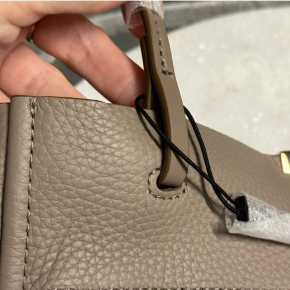 NWT Marc Jacob's Tote Bag in cement - Picture 13 of 15